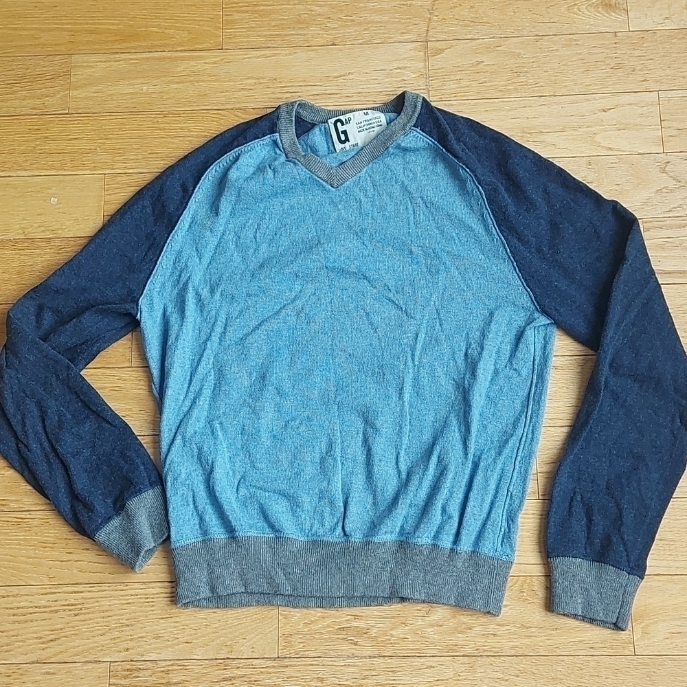 3/$10 Gap sweater two tone blue